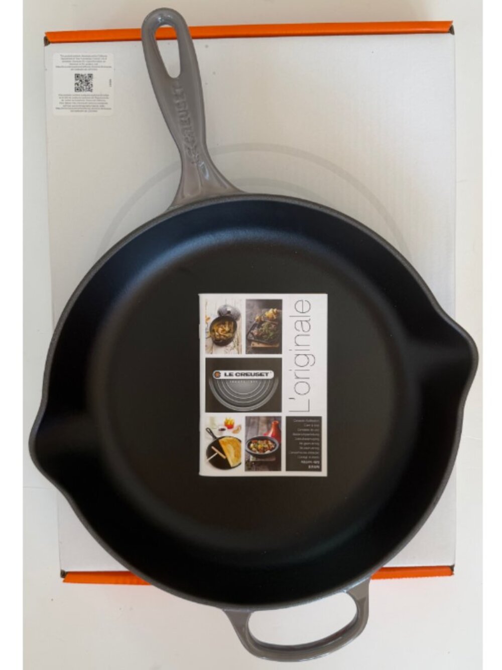 Le Creuset Signature Enameled Cast Iron Skillet 11.75” - Oyster Grey